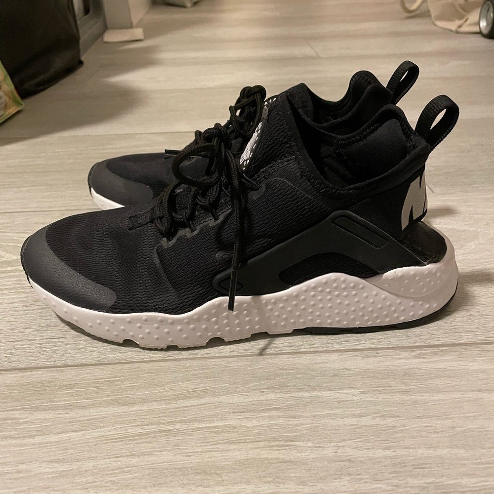 Nike Huarache- New